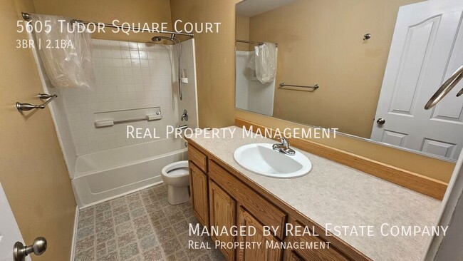 Building Photo - 5605 Tudor Square Ct
