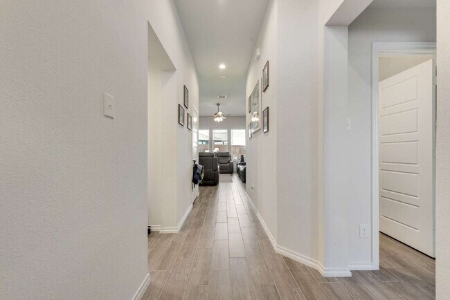 Building Photo - "Upgraded 3-Bed, 2-Bath Ranch Home Conveni...