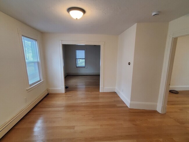 Building Photo - 40 Pine St