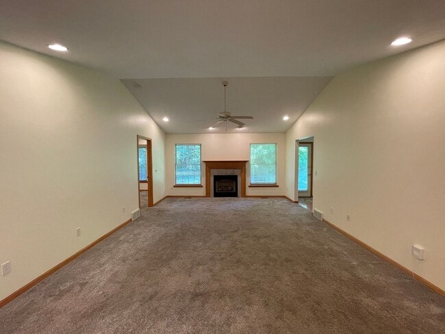 Building Photo - Two Bedroom Condo in Kalamazoo
