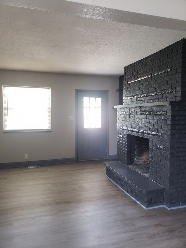 Building Photo - 209-211 N. Hague Avenue