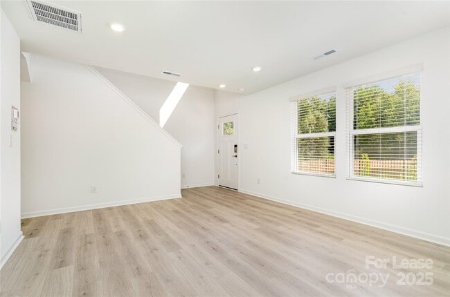 Building Photo - 1617 Blanche St