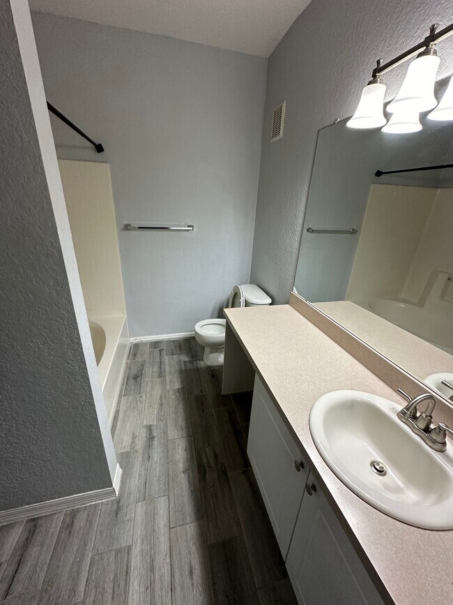 Building Photo - 875 Grand Regency Pointe