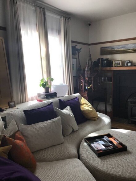 Building Photo - 1076 61st St