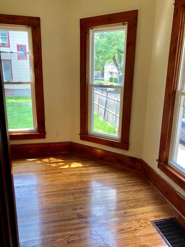 Building Photo - 15 Hanna Pl