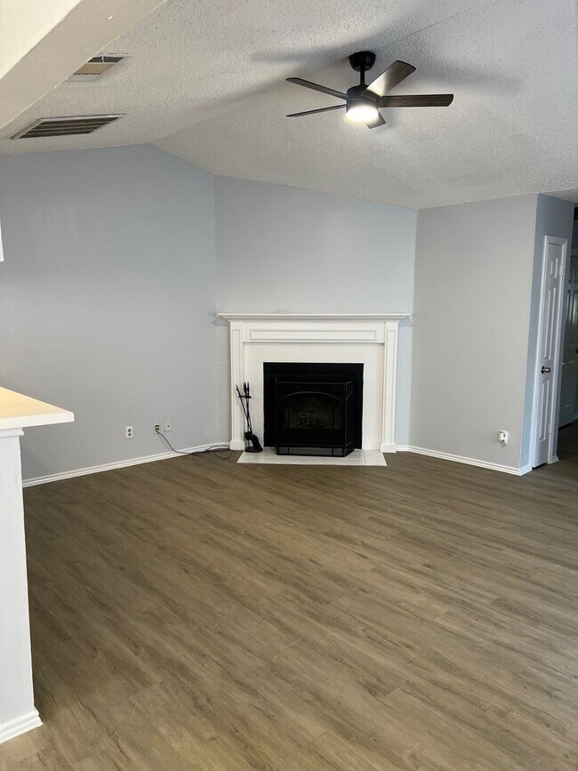 Building Photo - 405 Fantail Loop