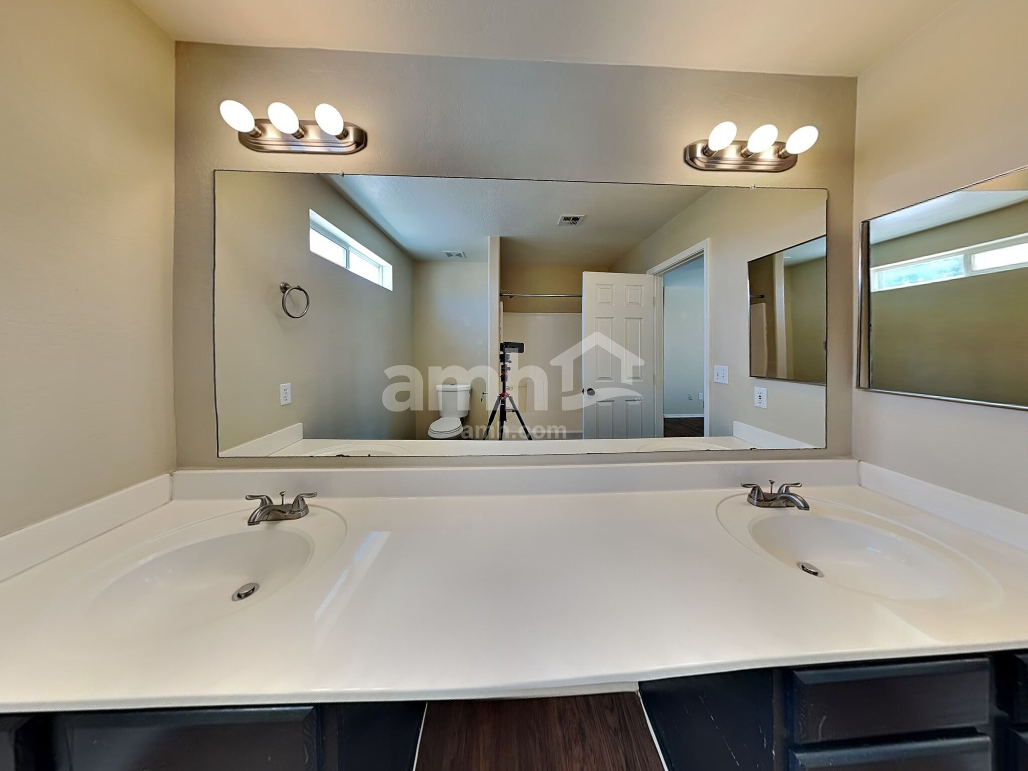 Building Photo - 7463 E Natal Ave