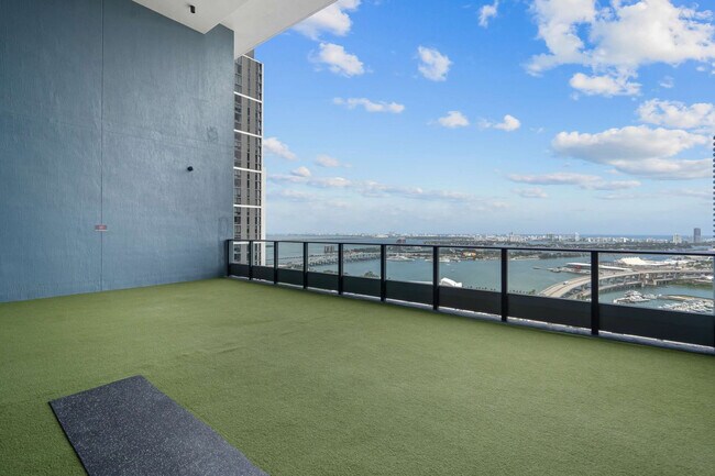 Building Photo - 121 NE 5th St