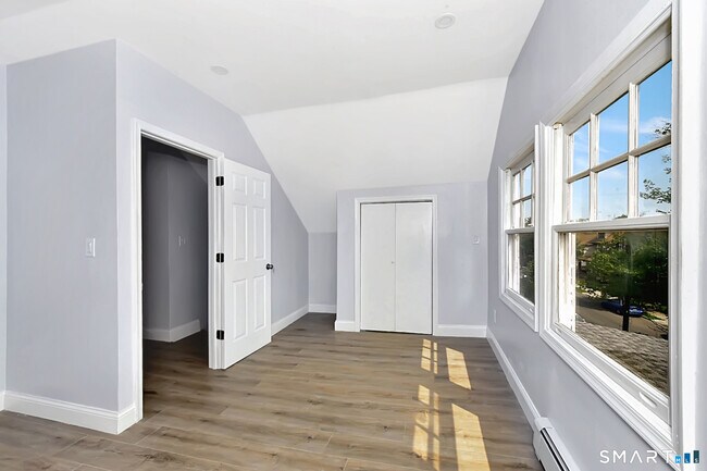 Building Photo - 463 Wilmot Ave