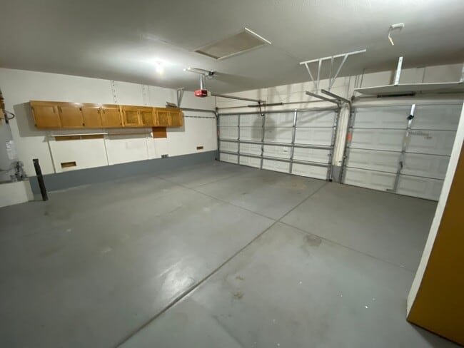 Building Photo - 4 bed/3 bath home located in Henderson