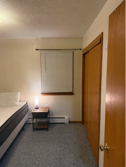 Building Photo - 7 11th Ave NW