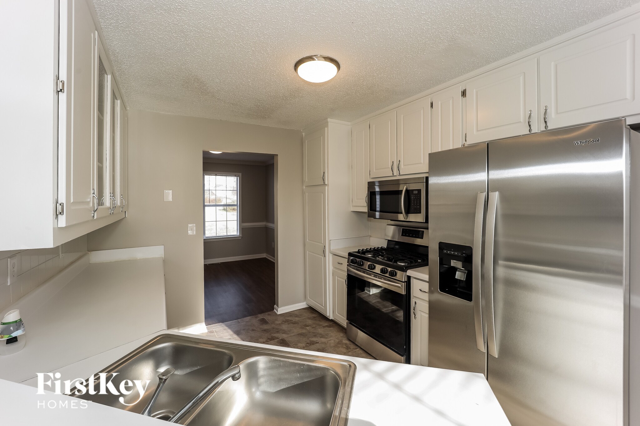 Building Photo - 1127 Forest Glen