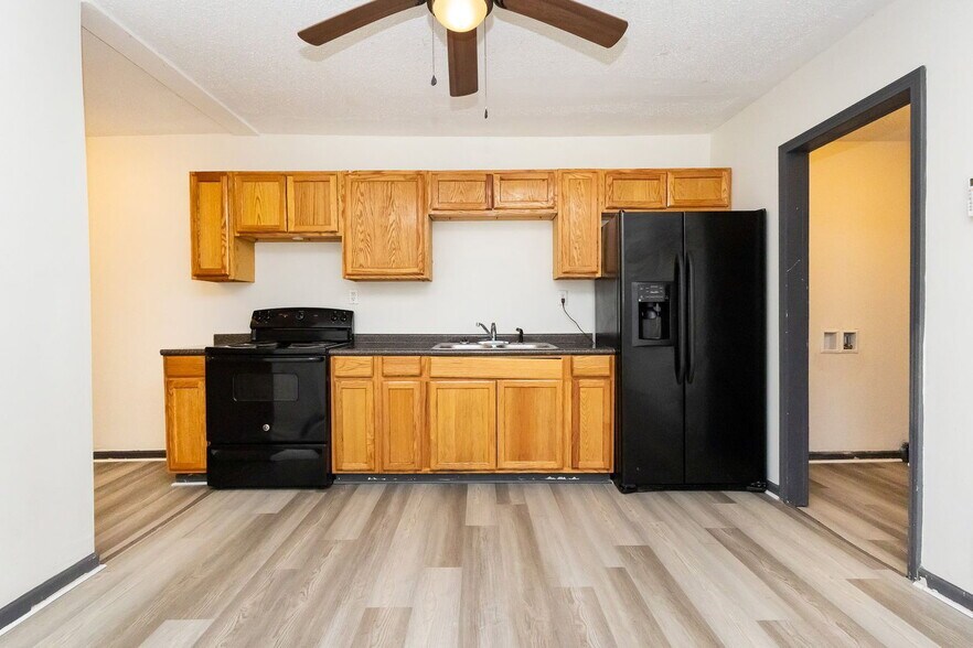 Building Photo - 1412 E 49th St