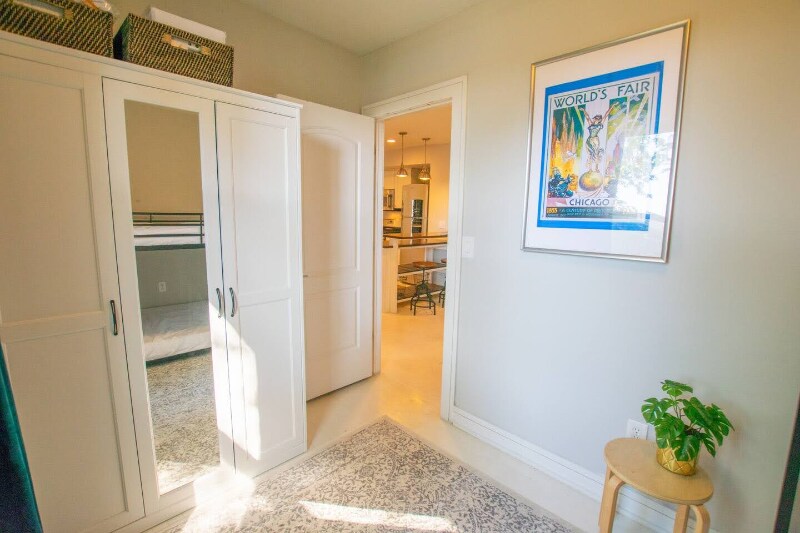 Building Photo - 2732 S Bonfield St