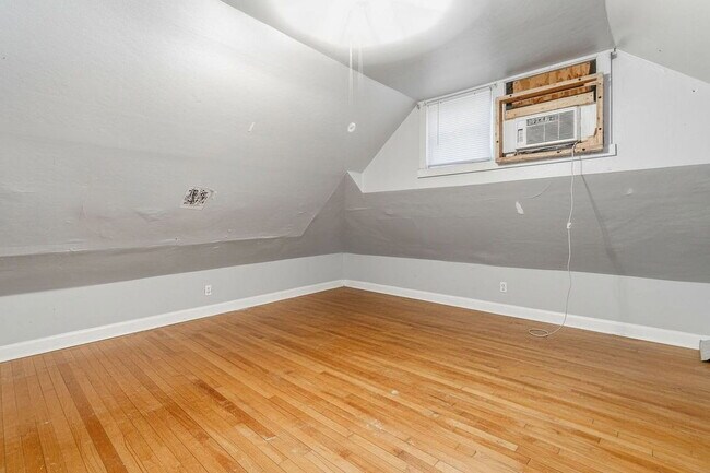 Building Photo - 196 W 8th Ave