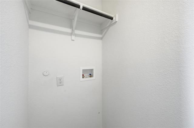 Building Photo - 2040 Shady Oaks Dr