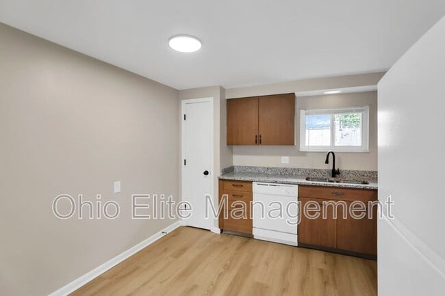 Building Photo - 1037 Binns Blvd