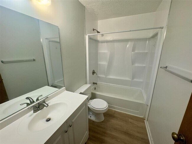 Building Photo - 112 S Mockingbird Ln