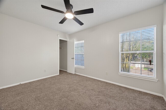 Building Photo - 21215 Park Bluff Dr