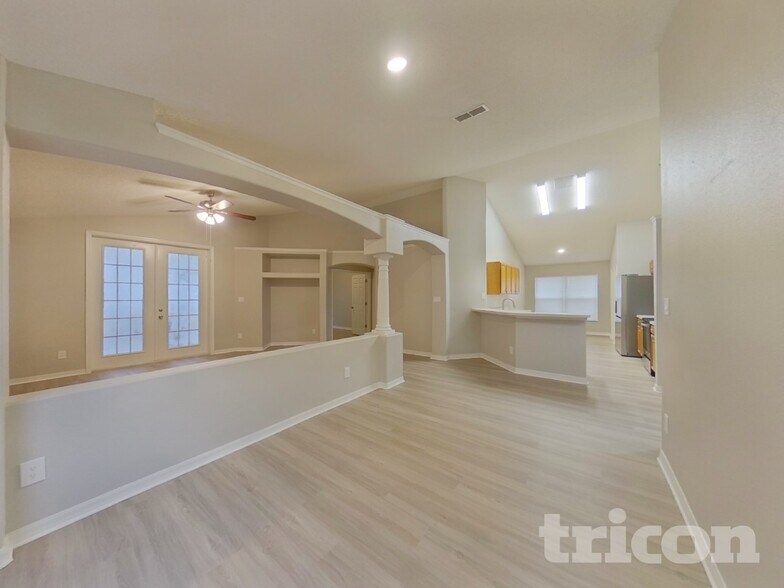 Building Photo - 1067 Stoneham Dr