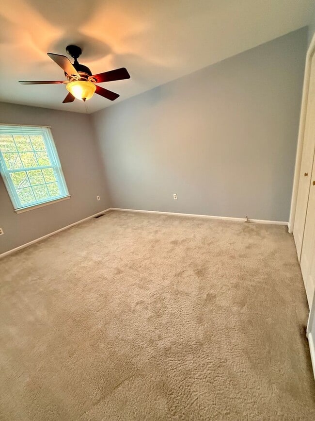 Building Photo - Welcome to Delaplane Manor!!!!