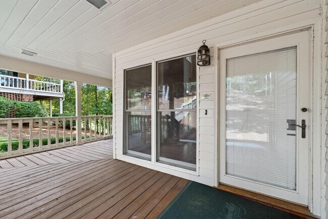 Building Photo - 1050 Cupp Ln