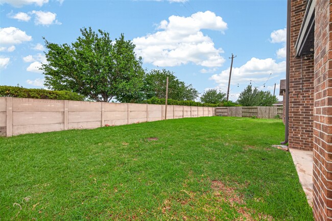 Building Photo - 2011 Creekside Park Dr