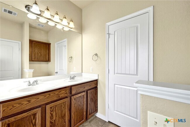 Building Photo - 1048 Lilac Wind