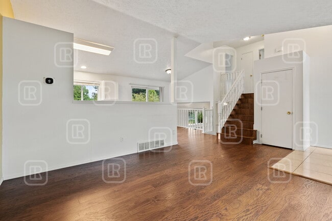Building Photo - 23713 E Maxwell Ave
