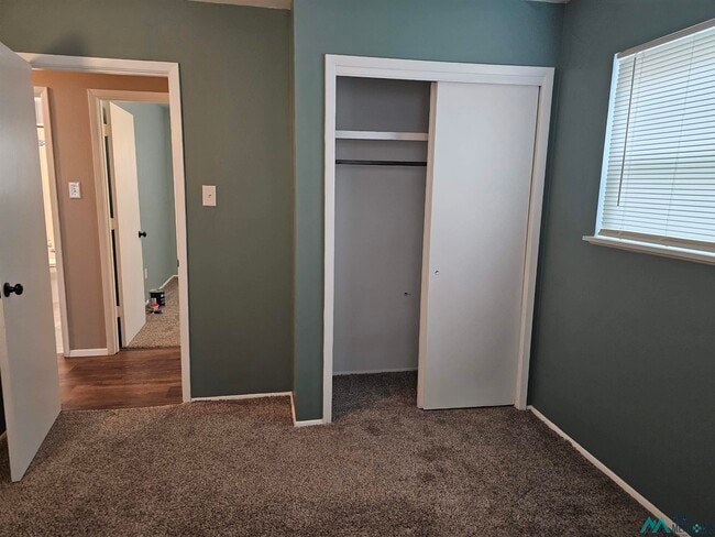 Building Photo - 300 Circle Dr