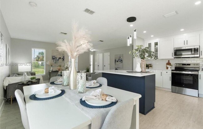 Building Photo - 7332 Mako Dr