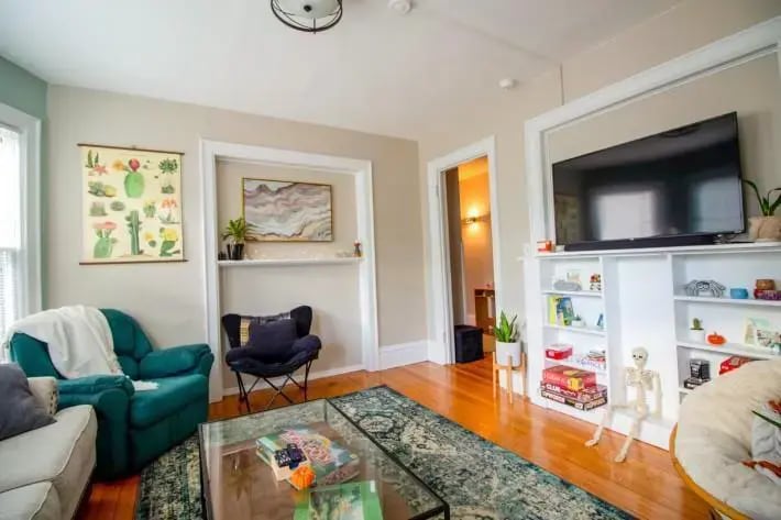 Living Room - 925 E Johnson St