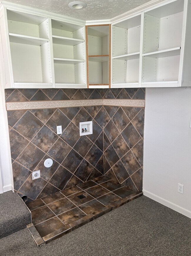 Building Photo - 98 E 1500 S
