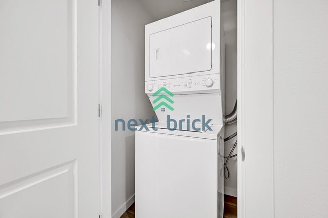 Building Photo - 3 Bed and 3 Bath Single Family Home is Available for Rent!