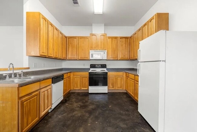 Building Photo - 216- 230 COUNTY ROAD 122