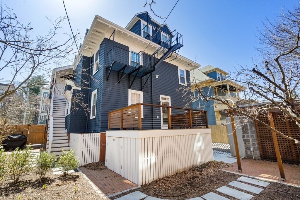 Building Photo - 35 Upland Rd