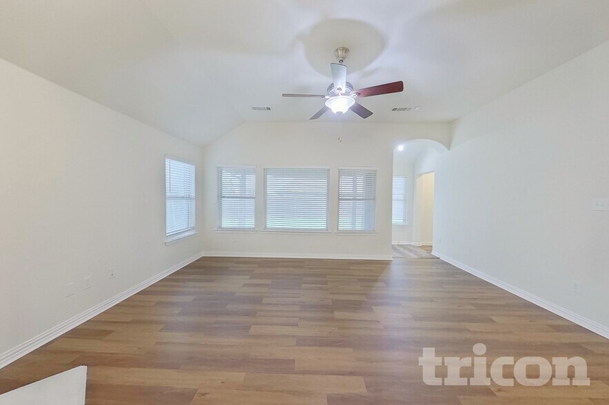 Building Photo - 1304 Meridian Dr