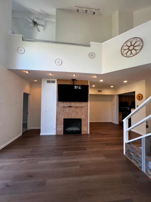 Building Photo - 229 Sunset Dr