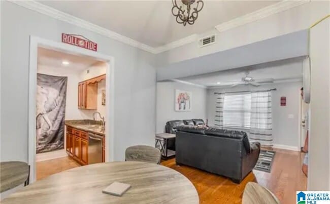 Building Photo - 210 15th St E