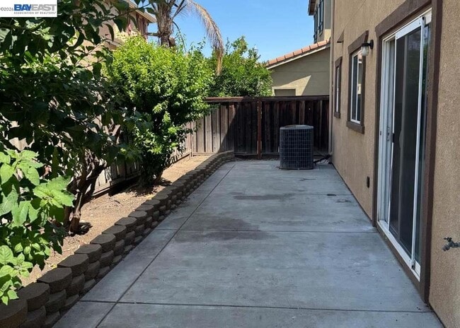 Building Photo - 17359 Stone Celler Way