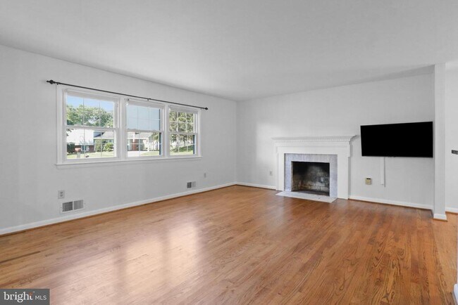 Building Photo - 5812 Helmsdale Ln