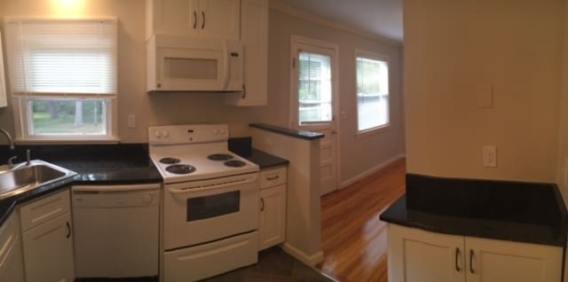 Building Photo - 24 Hobart Ln