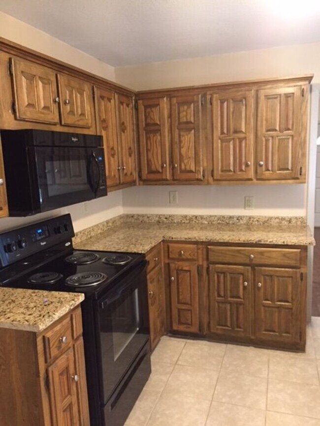 Building Photo - 8021 Bobwhite Dr