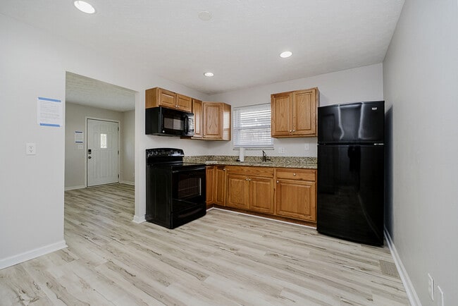 Building Photo - Bright & Inviting 2BR Home Near the Monon Center