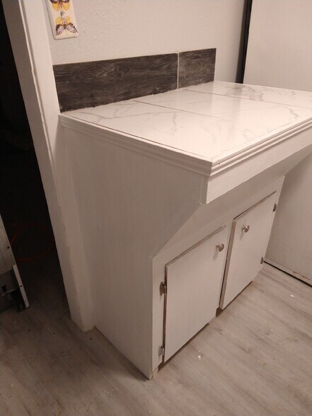 Building Photo - 502 E Lott Ave