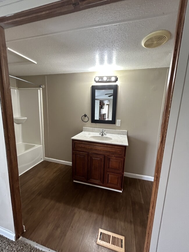 Building Photo - 313 Belew St