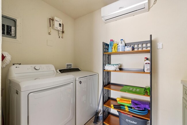 Building Photo - 20 NE 17th Ave