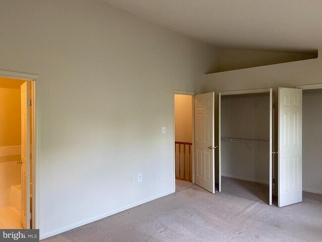 Building Photo - 5623 Gresham Ln