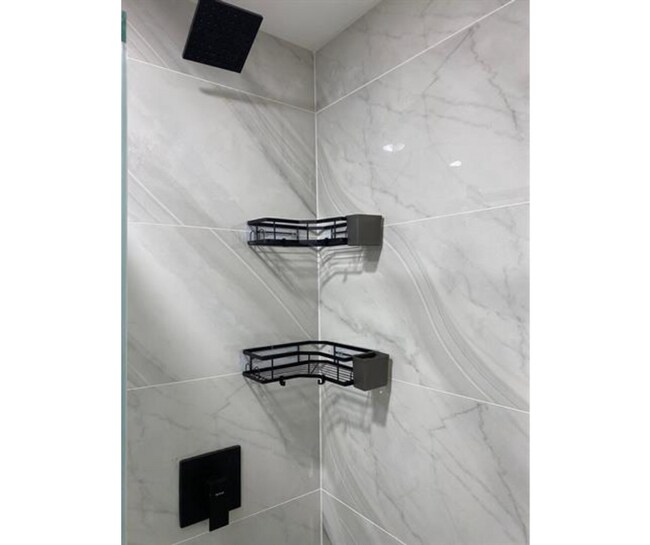 Building Photo - 833 N Fulton Ave