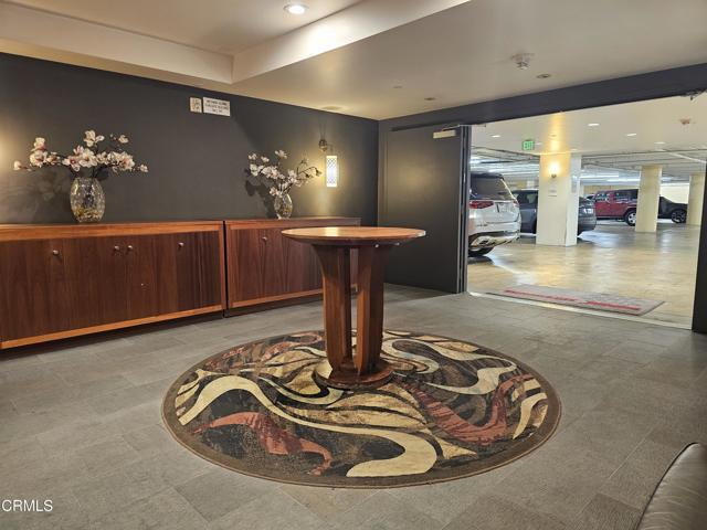 Building Photo - 3223 W 6th St